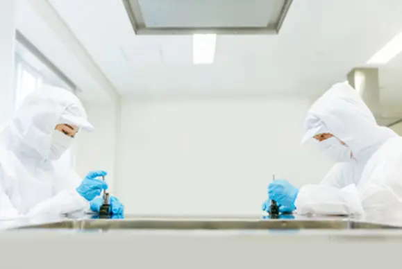  Cleanroom clothing: Cleanwear