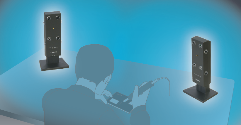 作業者を含む卓上の作業員全域を、無風でくまなく高精度かつ強力に除電するスマートリンクの上位モデル